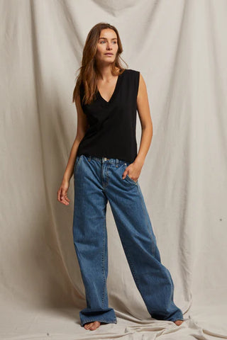 Margot Tee, Black