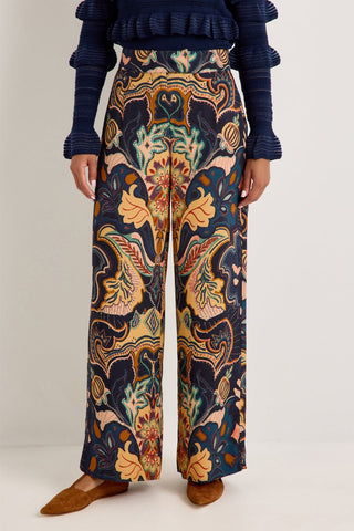 Beau Pant, Saddle