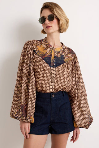 Rhiannon Top, Flores